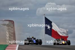 Franco Colapinto (ARG) Williams Racing FW46 and Max Verstappen (NLD) Red Bull Racing RB20. 18.10.2024. Formula 1 World Championship, Rd 19, United States Grand Prix, Austin, Texas, USA, Sprint Qualifying Day