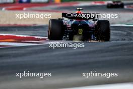 Sergio Perez (MEX) Red Bull Racing RB20 sends sparks flying. 18.10.2024. Formula 1 World Championship, Rd 19, United States Grand Prix, Austin, Texas, USA, Sprint Qualifying Day