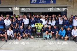 Alexander Albon (THA) Williams Racing celebrates his 100th F1 race with the team. 18.10.2024. Formula 1 World Championship, Rd 19, United States Grand Prix, Austin, Texas, USA, Sprint Qualifying Day