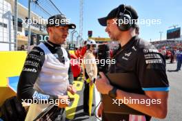 Pierre Gasly (FRA) Alpine F1 Team with John Howard (GBR) Alpine F1 Team Race Engineer on the grid. 20.10.2024. Formula 1 World Championship, Rd 19, United States Grand Prix, Austin, Texas, USA, Race Day.