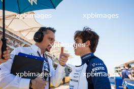 Franco Colapinto (ARG) Williams Racing with Gaetan Jego, Williams Racing Race Engineer on the grid. 20.10.2024. Formula 1 World Championship, Rd 19, United States Grand Prix, Austin, Texas, USA, Race Day.