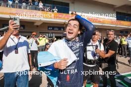 Franco Colapinto (ARG) Williams Racing celebrates with fans after the race. 20.10.2024. Formula 1 World Championship, Rd 19, United States Grand Prix, Austin, Texas, USA, Race Day.