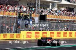 Second placed Carlos Sainz Jr (ESP) Ferrari SF-24 takes the chequered flag at the end of the race. 20.10.2024. Formula 1 World Championship, Rd 19, United States Grand Prix, Austin, Texas, USA, Race Day.