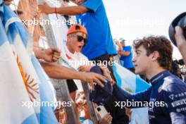 Franco Colapinto (ARG) Williams Racing celebrates with fans after the race. 20.10.2024. Formula 1 World Championship, Rd 19, United States Grand Prix, Austin, Texas, USA, Race Day.