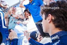 Franco Colapinto (ARG) Williams Racing celebrates with fans after the race. 20.10.2024. Formula 1 World Championship, Rd 19, United States Grand Prix, Austin, Texas, USA, Race Day.