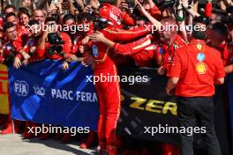 Race winner Charles Leclerc (MON) Ferrari celebrates with the team in parc ferme. 20.10.2024. Formula 1 World Championship, Rd 19, United States Grand Prix, Austin, Texas, USA, Race Day.