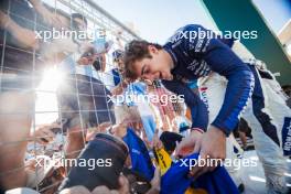 Franco Colapinto (ARG) Williams Racing celebrates with fans after the race. 20.10.2024. Formula 1 World Championship, Rd 19, United States Grand Prix, Austin, Texas, USA, Race Day.