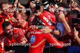 Race winner Charles Leclerc (MON) Ferrari celebrates with the team in parc ferme. 20.10.2024. Formula 1 World Championship, Rd 19, United States Grand Prix, Austin, Texas, USA, Race Day.