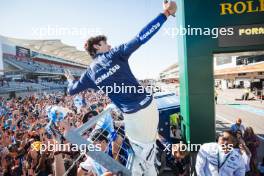 Franco Colapinto (ARG) Williams Racing celebrates with fans after the race. 20.10.2024. Formula 1 World Championship, Rd 19, United States Grand Prix, Austin, Texas, USA, Race Day.