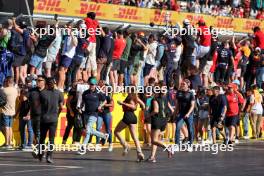 Circuit atmosphere - fans at the podium. 20.10.2024. Formula 1 World Championship, Rd 19, United States Grand Prix, Austin, Texas, USA, Race Day.