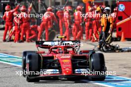 Carlos Sainz Jr (ESP) Ferrari SF-24 makes a pit stop. 20.10.2024. Formula 1 World Championship, Rd 19, United States Grand Prix, Austin, Texas, USA, Race Day.