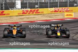 Lando Norris (GBR) McLaren MCL38 and Max Verstappen (NLD) Red Bull Racing RB20 battle for position. 20.10.2024. Formula 1 World Championship, Rd 19, United States Grand Prix, Austin, Texas, USA, Race Day.