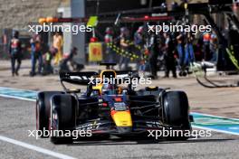 Max Verstappen (NLD) Red Bull Racing RB20 makes a pit stop. 20.10.2024. Formula 1 World Championship, Rd 19, United States Grand Prix, Austin, Texas, USA, Race Day.