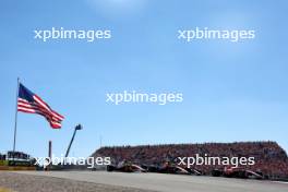 Charles Leclerc (MON) Ferrari SF-24 leads Max Verstappen (NLD) Red Bull Racing RB20 and Lando Norris (GBR) McLaren MCL38 at the start of the race. 20.10.2024. Formula 1 World Championship, Rd 19, United States Grand Prix, Austin, Texas, USA, Race Day.