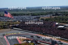 Lando Norris (GBR) McLaren MCL38 and Max Verstappen (NLD) Red Bull Racing RB20 battle for the lead at the start of the race. 20.10.2024. Formula 1 World Championship, Rd 19, United States Grand Prix, Austin, Texas, USA, Race Day.