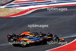 Lando Norris (GBR) McLaren MCL38 and Max Verstappen (NLD) Red Bull Racing RB20 battle for the lead at the start of the race. Formula 1 World Championship, Rd 19, United States Grand Prix, Sunday 20th October 2024. Circuit of the Americas, Austin, Texas, USA. 20.10.2024. Formula 1 World Championship, Rd 19, United States Grand Prix, Austin, Texas, USA, Race Day.