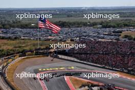 Lando Norris (GBR) McLaren MCL38 and Max Verstappen (NLD) Red Bull Racing RB20 battle for the lead at the start of the race. 20.10.2024. Formula 1 World Championship, Rd 19, United States Grand Prix, Austin, Texas, USA, Race Day.