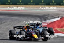 Sergio Perez (MEX) Red Bull Racing RB20 and George Russell (GBR) Mercedes AMG F1 W15 battle for position. 20.10.2024. Formula 1 World Championship, Rd 19, United States Grand Prix, Austin, Texas, USA, Race Day.