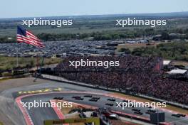 Lando Norris (GBR) McLaren MCL38 and Max Verstappen (NLD) Red Bull Racing RB20 battle for the lead at the start of the race. 20.10.2024. Formula 1 World Championship, Rd 19, United States Grand Prix, Austin, Texas, USA, Race Day.