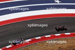 Sergio Perez (MEX) Red Bull Racing RB20 and Yuki Tsunoda (JPN) RB VCARB 01. 20.10.2024. Formula 1 World Championship, Rd 19, United States Grand Prix, Austin, Texas, USA, Race Day.