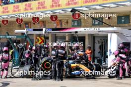 Pierre Gasly (FRA) Alpine F1 Team A524 makes a pit stop. 20.10.2024. Formula 1 World Championship, Rd 19, United States Grand Prix, Austin, Texas, USA, Race Day.