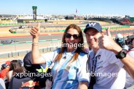 Circuit atmosphere - Franco Colapinto (ARG) Williams Racing fans in the grandstand. 20.10.2024. Formula 1 World Championship, Rd 19, United States Grand Prix, Austin, Texas, USA, Race Day.