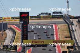 Lando Norris (GBR) McLaren MCL38 leads Max Verstappen (NLD) Red Bull Racing RB20 at the start of the race. 20.10.2024. Formula 1 World Championship, Rd 19, United States Grand Prix, Austin, Texas, USA, Race Day.