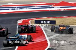 Lando Norris (GBR) McLaren MCL38 and Max Verstappen (NLD) Red Bull Racing RB20 battle for the lead at the start of the race. 20.10.2024. Formula 1 World Championship, Rd 19, United States Grand Prix, Austin, Texas, USA, Race Day.