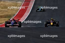 (L to R): Yuki Tsunoda (JPN) RB VCARB 01 and Sergio Perez (MEX) Red Bull Racing RB20 battle for position. 20.10.2024. Formula 1 World Championship, Rd 19, United States Grand Prix, Austin, Texas, USA, Race Day.