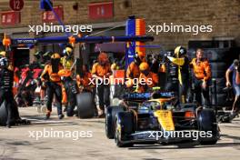 Lando Norris (GBR) McLaren MCL38 makes a pit stop. 20.10.2024. Formula 1 World Championship, Rd 19, United States Grand Prix, Austin, Texas, USA, Race Day.