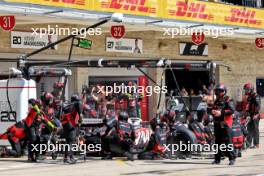 Kevin Magnussen (DEN) Haas VF-24 makes a pit stop. 20.10.2024. Formula 1 World Championship, Rd 19, United States Grand Prix, Austin, Texas, USA, Race Day.