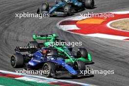 Alexander Albon (THA) Williams Racing FW46 and Valtteri Bottas (FIN) Sauber C44 battle for position. 20.10.2024. Formula 1 World Championship, Rd 19, United States Grand Prix, Austin, Texas, USA, Race Day.