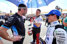 Oliver Oakes (GBR) Alpine F1 Team Team Principal (Left) with Yuki Tsunoda (JPN) RB (Right) on the grid. 19.10.2024. Formula 1 World Championship, Rd 19, United States Grand Prix, Austin, Texas, USA, Sprint and Qualifying Day.