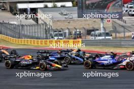 Sergio Perez (MEX) Red Bull Racing RB20 and Franco Colapinto (ARG) Williams Racing FW46 at the start of Sprint. 19.10.2024. Formula 1 World Championship, Rd 19, United States Grand Prix, Austin, Texas, USA, Sprint and Qualifying Day.