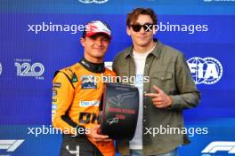 (L to R): Lando Norris (GBR) McLaren is presented the Pirelli Pole Position Award by Armand 'Mondo' Duplantis (SWE) Pole Vaulter. 19.10.2024. Formula 1 World Championship, Rd 19, United States Grand Prix, Austin, Texas, USA, Sprint and Qualifying Day.