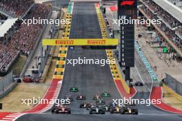 Max Verstappen (NLD) Red Bull Racing RB20 leads at the start of Sprint. 19.10.2024. Formula 1 World Championship, Rd 19, United States Grand Prix, Austin, Texas, USA, Sprint and Qualifying Day.