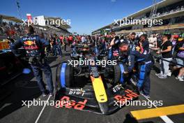 Max Verstappen (NLD) Red Bull Racing RB20 on the grid. 19.10.2024. Formula 1 World Championship, Rd 19, United States Grand Prix, Austin, Texas, USA, Sprint and Qualifying Day.