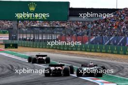 George Russell (GBR) Mercedes AMG F1 W15 and Charles Leclerc (MON) Ferrari SF-24 battle for position. 19.10.2024. Formula 1 World Championship, Rd 19, United States Grand Prix, Austin, Texas, USA, Sprint and Qualifying Day.