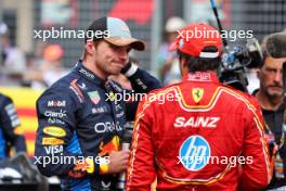 Sprint winner Max Verstappen (NLD) Red Bull Racing with Carlos Sainz Jr (ESP) Ferrari in parc ferme. 19.10.2024. Formula 1 World Championship, Rd 19, United States Grand Prix, Austin, Texas, USA, Sprint and Qualifying Day.