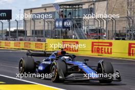 Franco Colapinto (ARG) Williams Racing FW46 takes the chequered flag at the end of Sprint. 19.10.2024. Formula 1 World Championship, Rd 19, United States Grand Prix, Austin, Texas, USA, Sprint and Qualifying Day.