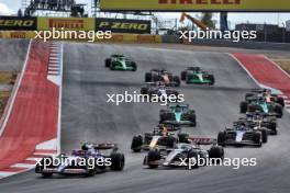 Yuki Tsunoda (JPN) RB VCARB 01 and Nico Hulkenberg (GER) Haas VF-24 at the start of Sprint. 19.10.2024. Formula 1 World Championship, Rd 19, United States Grand Prix, Austin, Texas, USA, Sprint and Qualifying Day.