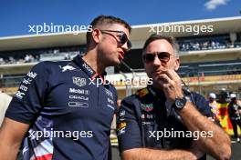 (L to R): Paul Smith (GBR) Red Bull Racing Head of Communications with Christian Horner (GBR) Red Bull Racing Team Principal on the grid. 19.10.2024. Formula 1 World Championship, Rd 19, United States Grand Prix, Austin, Texas, USA, Sprint and Qualifying Day.