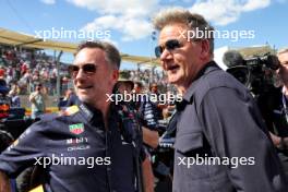 (L to R): Christian Horner (GBR) Red Bull Racing Team Principal with Gordon Ramsey (GBR) Celebrity Chef on the grid. 19.10.2024. Formula 1 World Championship, Rd 19, United States Grand Prix, Austin, Texas, USA, Sprint and Qualifying Day.