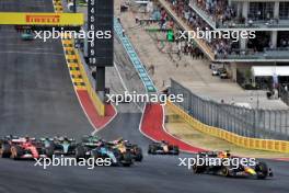 Max Verstappen (NLD) Red Bull Racing RB20 leads at the start of Sprint. 19.10.2024. Formula 1 World Championship, Rd 19, United States Grand Prix, Austin, Texas, USA, Sprint and Qualifying Day.