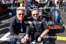 (L to R): Gordon Ramsey (GBR) Celebrity Chef with Christian Horner (GBR) Red Bull Racing Team Principal on the grid. 19.10.2024. Formula 1 World Championship, Rd 19, United States Grand Prix, Austin, Texas, USA, Sprint and Qualifying Day.