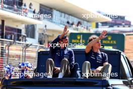 (L to R): Alexander Albon (THA) Williams Racing and Franco Colapinto (ARG) Williams Racing on the drivers' parade. 20.10.2024. Formula 1 World Championship, Rd 19, United States Grand Prix, Austin, Texas, USA, Race Day.