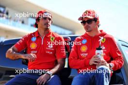 (L to R): Carlos Sainz Jr (ESP) Ferrari and Charles Leclerc (MON) Ferrari on the drivers' parade. 20.10.2024. Formula 1 World Championship, Rd 19, United States Grand Prix, Austin, Texas, USA, Race Day.