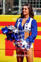 Circuit atmosphere - Dallas Cowboys Cheerleaders at the drivers' parade.  20.10.2024. Formula 1 World Championship, Rd 19, United States Grand Prix, Austin, Texas, USA, Race Day.