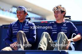 (L to R): Alexander Albon (THA) Williams Racing and Franco Colapinto (ARG) Williams Racing on the drivers' parade. 20.10.2024. Formula 1 World Championship, Rd 19, United States Grand Prix, Austin, Texas, USA, Race Day.