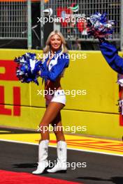 Circuit atmosphere - Dallas Cowboys Cheerleaders at the drivers' parade.  20.10.2024. Formula 1 World Championship, Rd 19, United States Grand Prix, Austin, Texas, USA, Race Day.